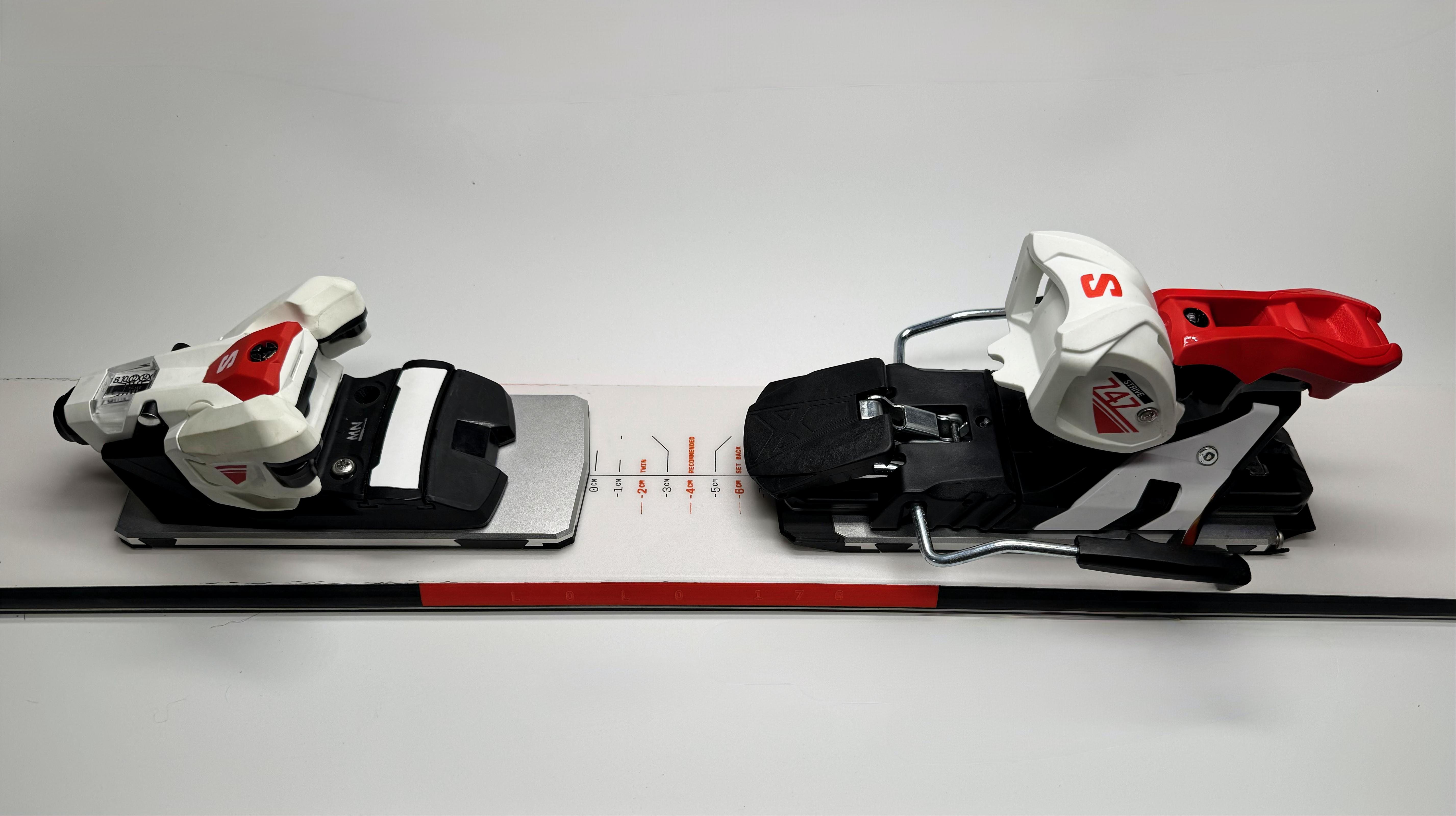 Two different bindings on one ski
